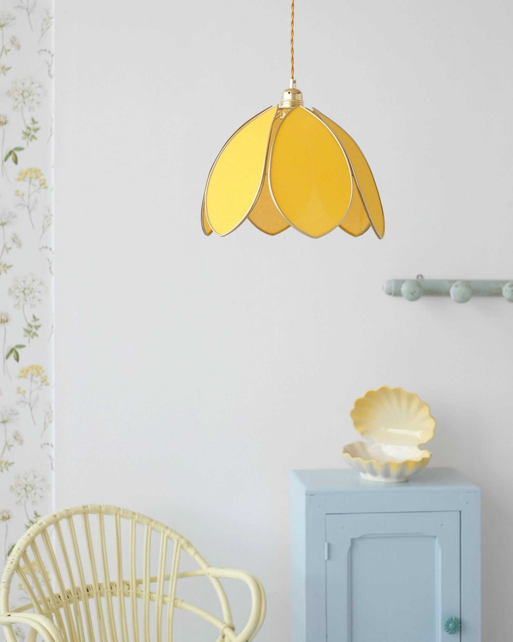 Suspension Fleur simple - Mimosa et doré - Silly & Billy