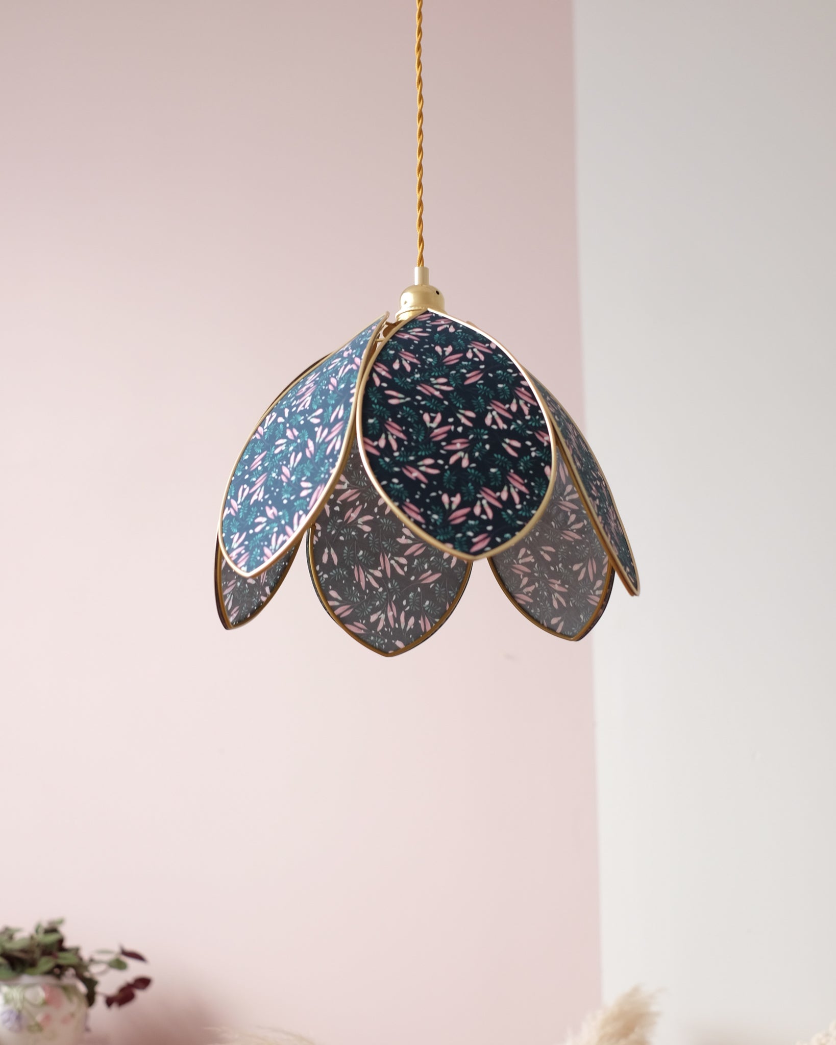 Suspension Fleur simple - Night Light et doré - Silly & Billy