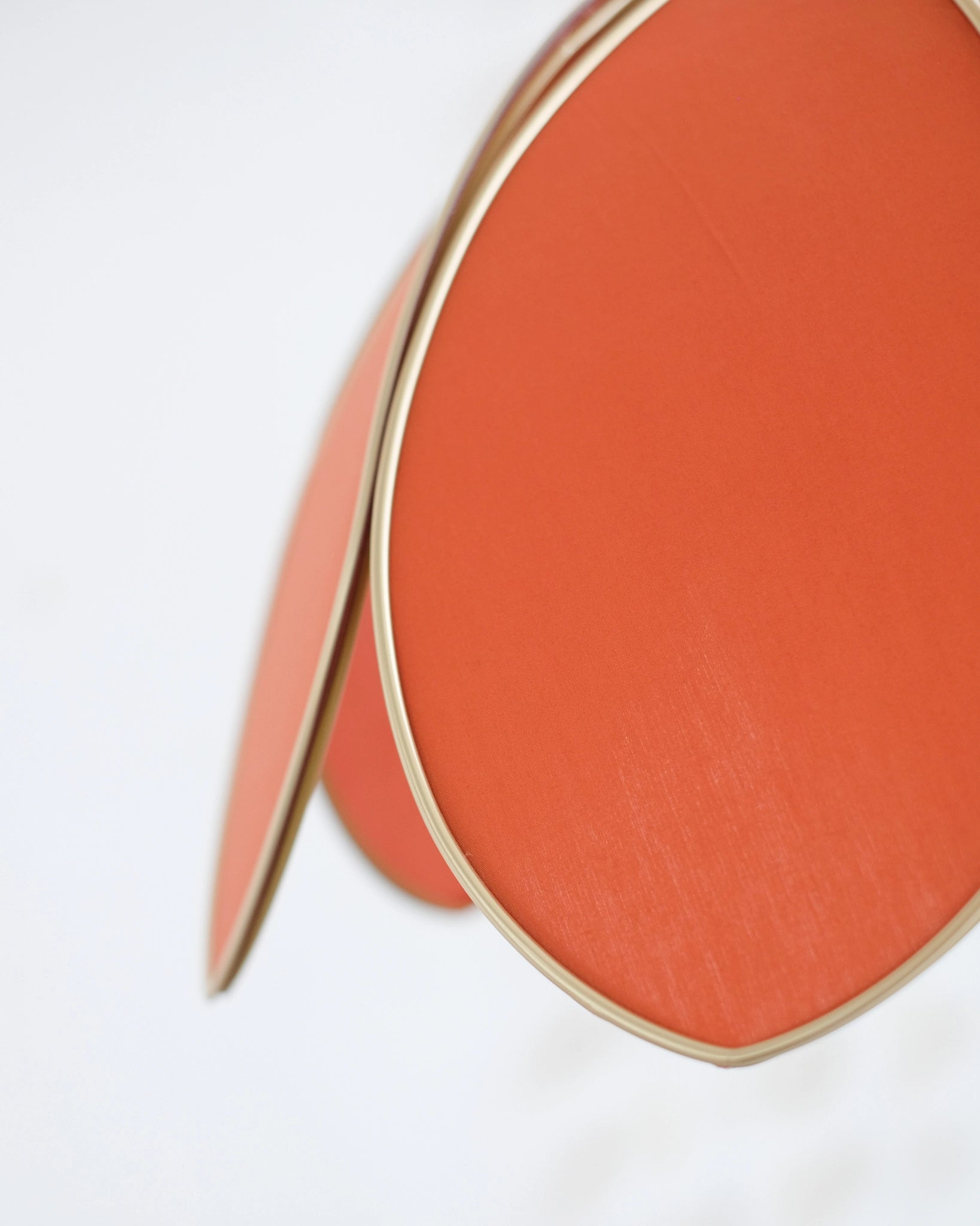 Suspension Fleur simple - Ocre et doré - Silly & Billy