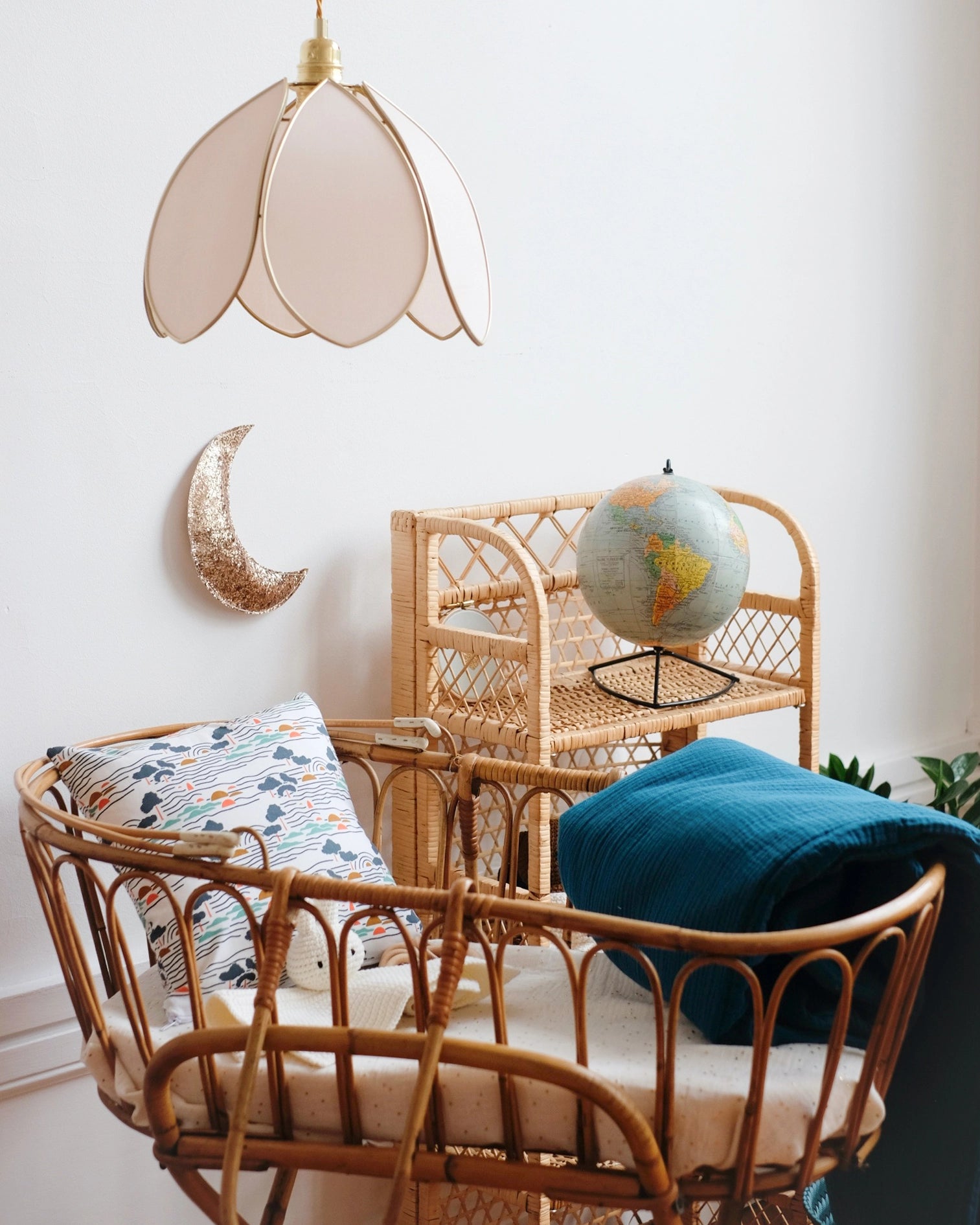 Suspension Fleur simple - Rose nude et doré - Silly & Billy