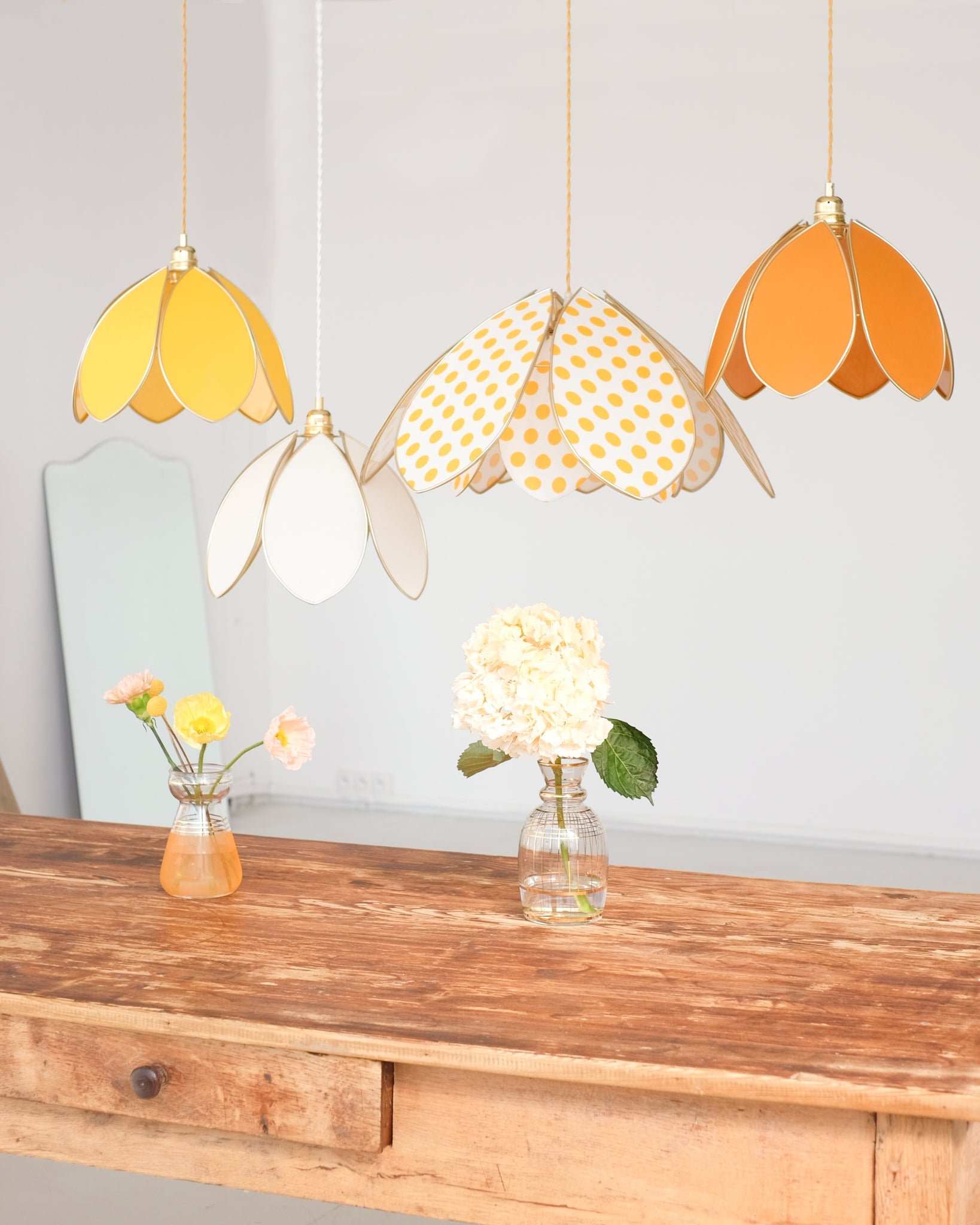 Suspension Fleur double - Blanc à pois jaunes - Silly & Billy