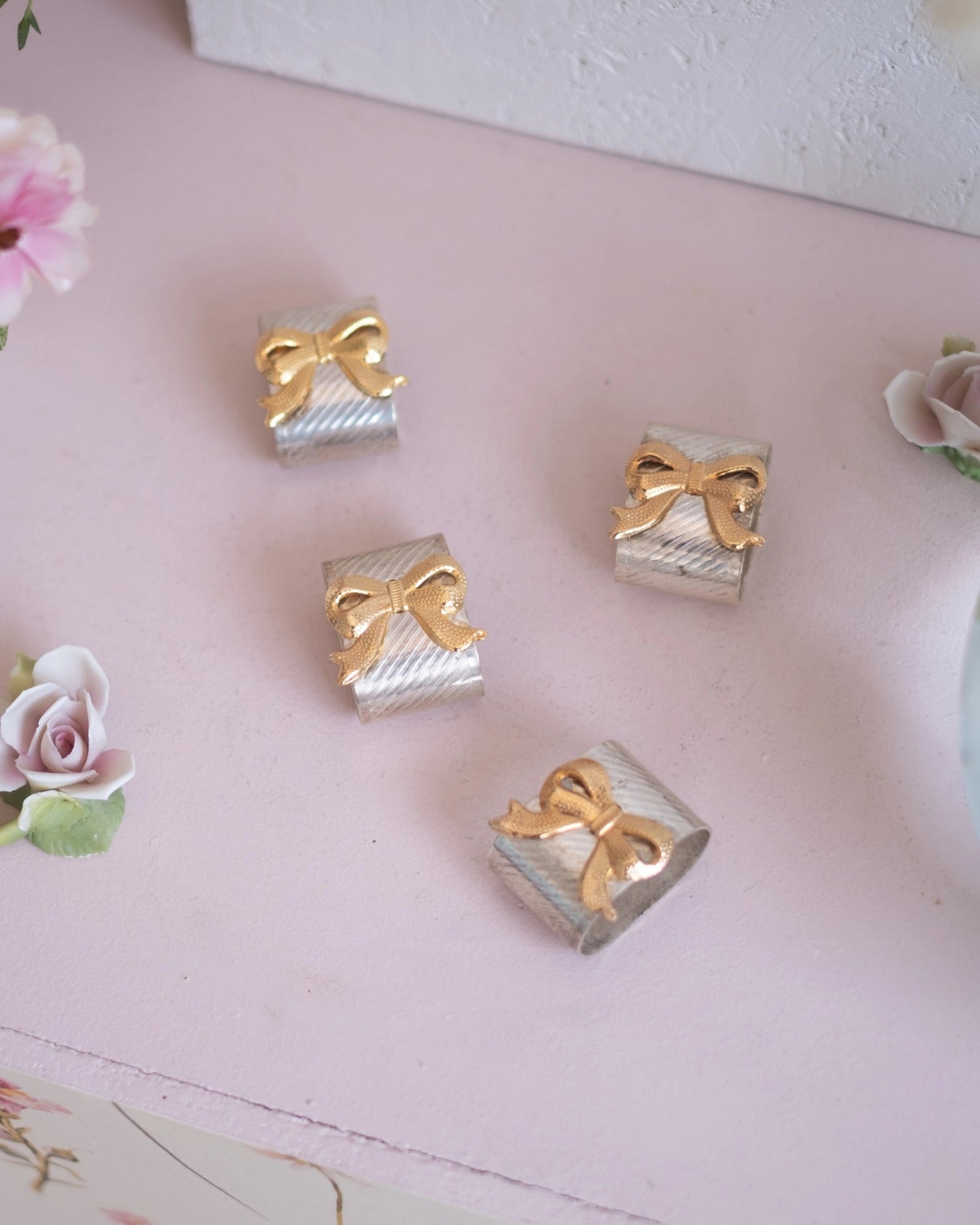 4 anciens ronds de serviettes en métal argenté - Silly &amp; Billy