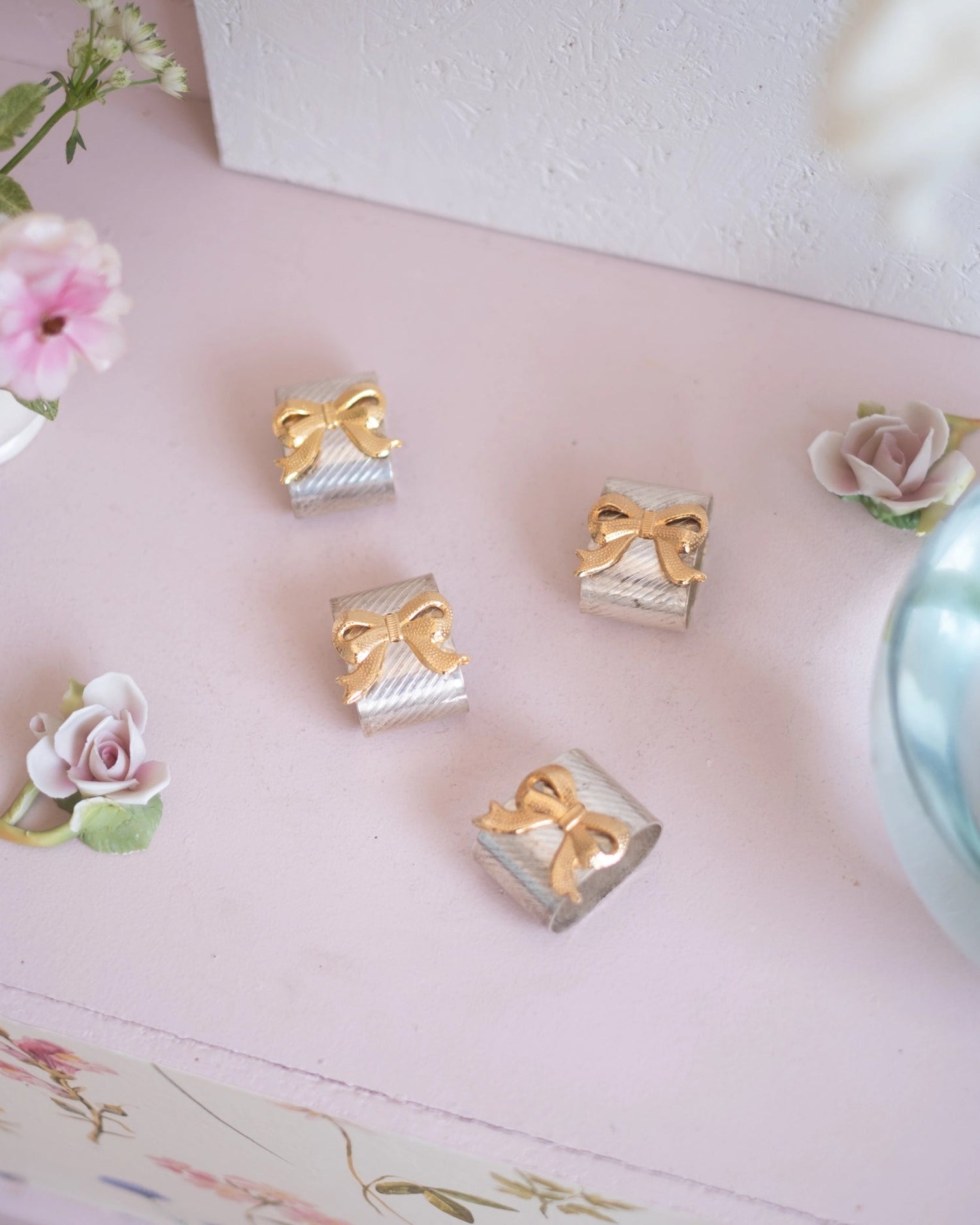 4 anciens ronds de serviettes en métal argenté - Silly &amp; Billy