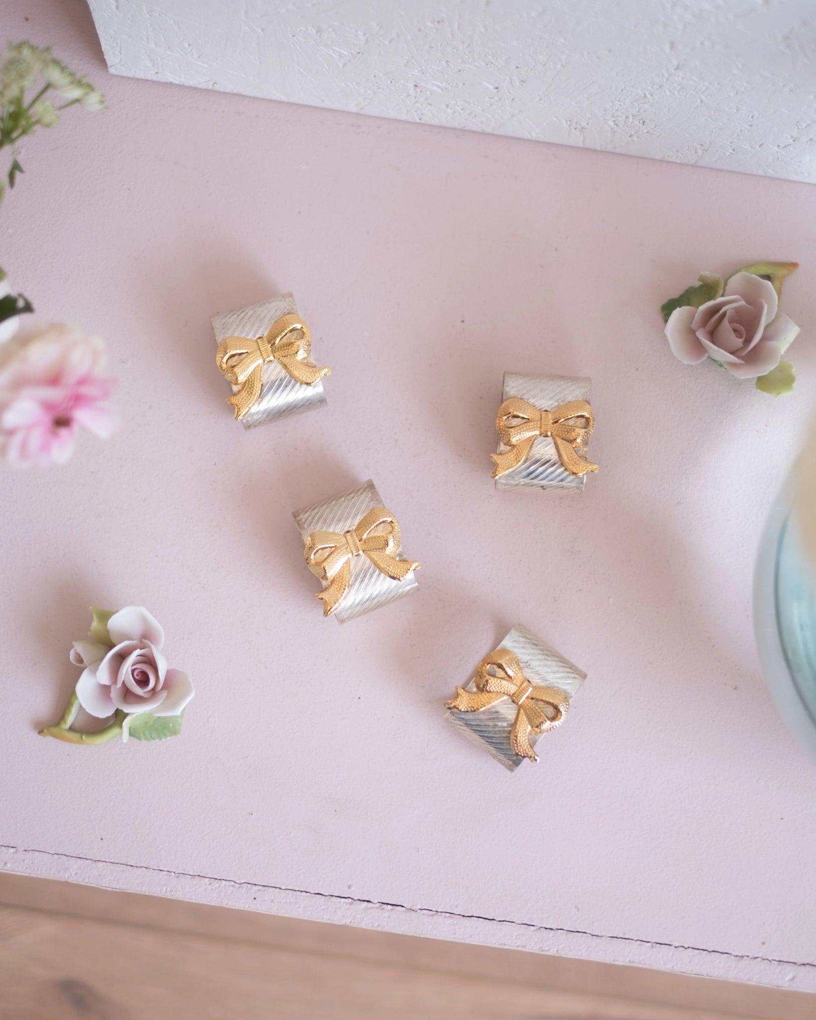 4 anciens ronds de serviettes en métal argenté - Silly &amp; Billy