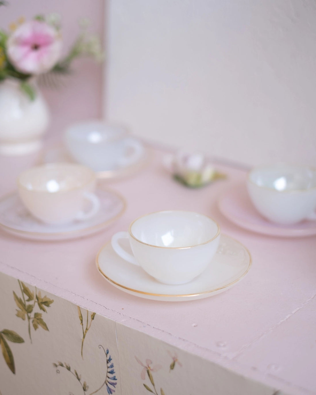 4 tasses à café en opaline Arcopal - Silly &amp; Billy