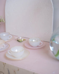 4 tasses à café en opaline Arcopal