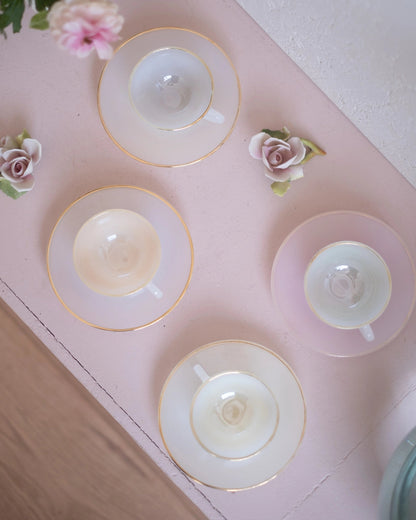 4 tasses à café en opaline Arcopal - Silly &amp; Billy