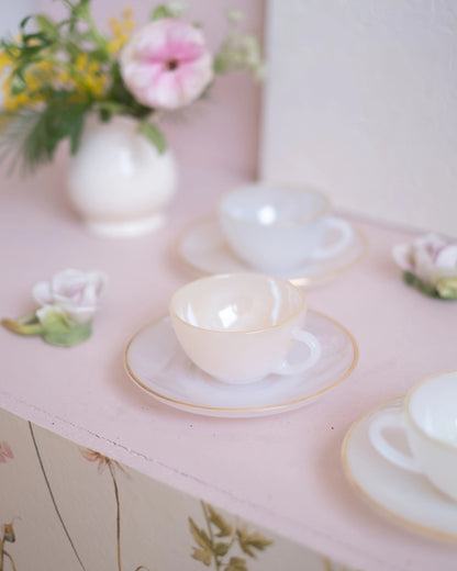 4 tasses à café en opaline Arcopal - Silly &amp; Billy