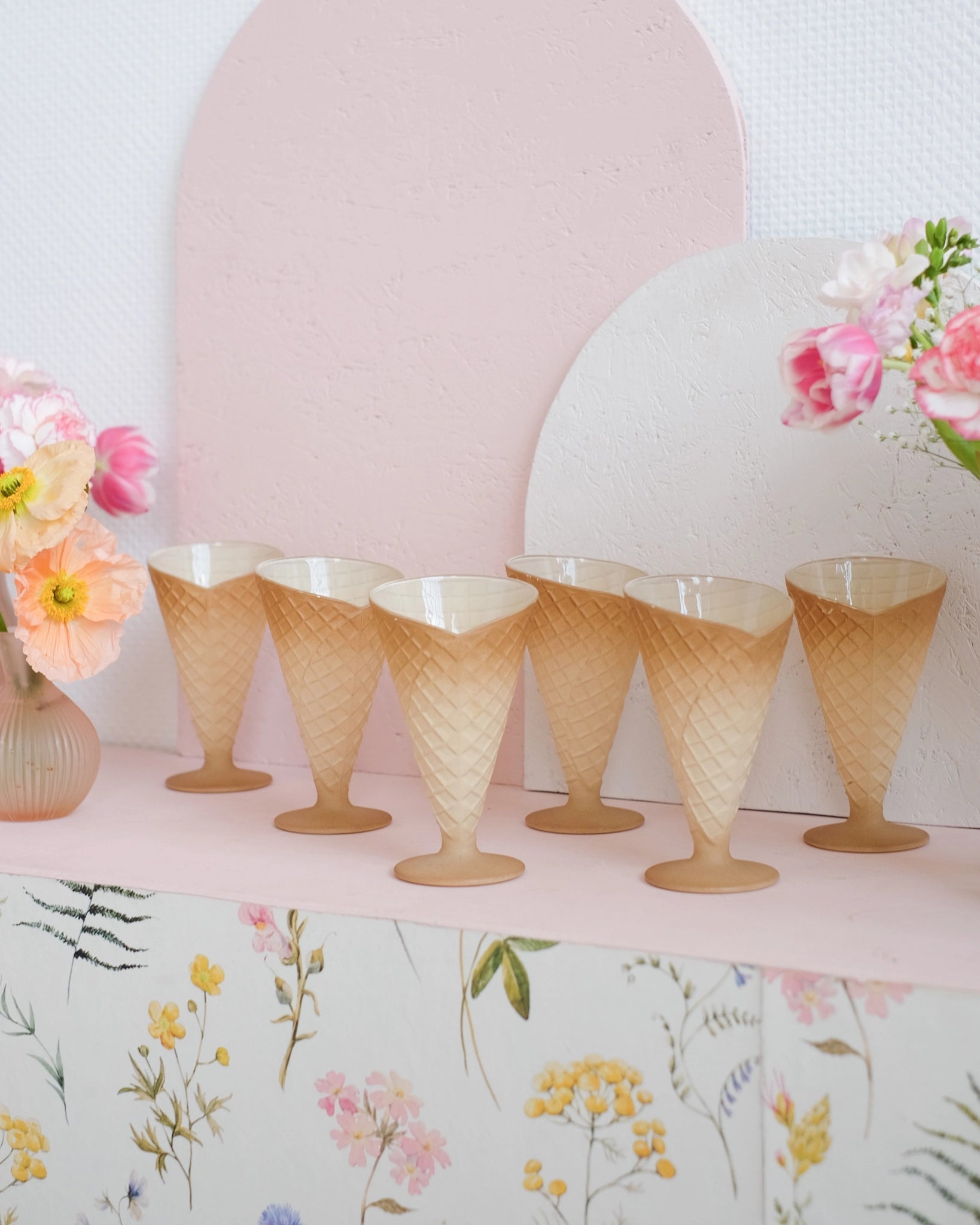 6 anciennes coupes à glace en opaline italienne - Silly &amp; Billy