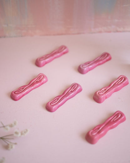 6 anciens porte - couteaux en céramique rose - Silly &amp; Billy