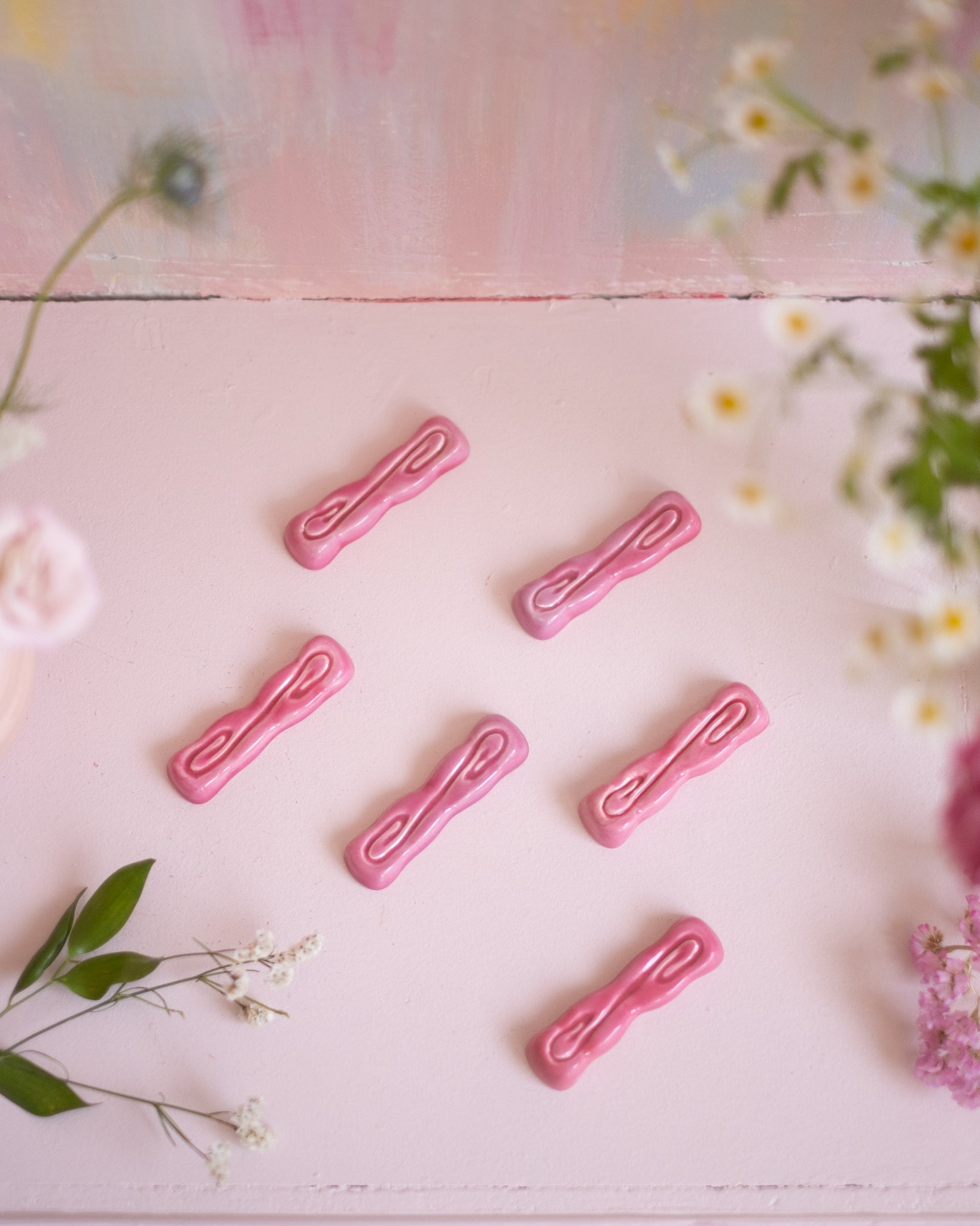 6 anciens porte - couteaux en céramique rose - Silly &amp; Billy