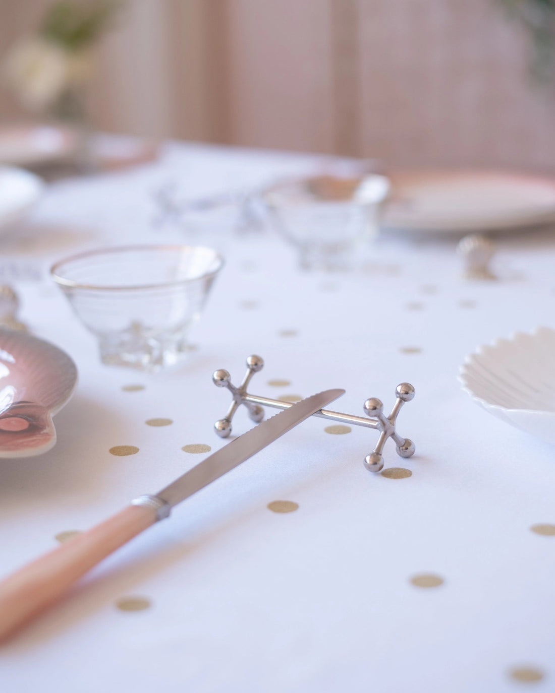 6 anciens porte - couteaux en métal argenté - Silly &amp; Billy