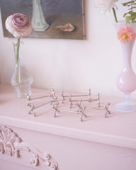 6 anciens porte-couteaux en métal argenté