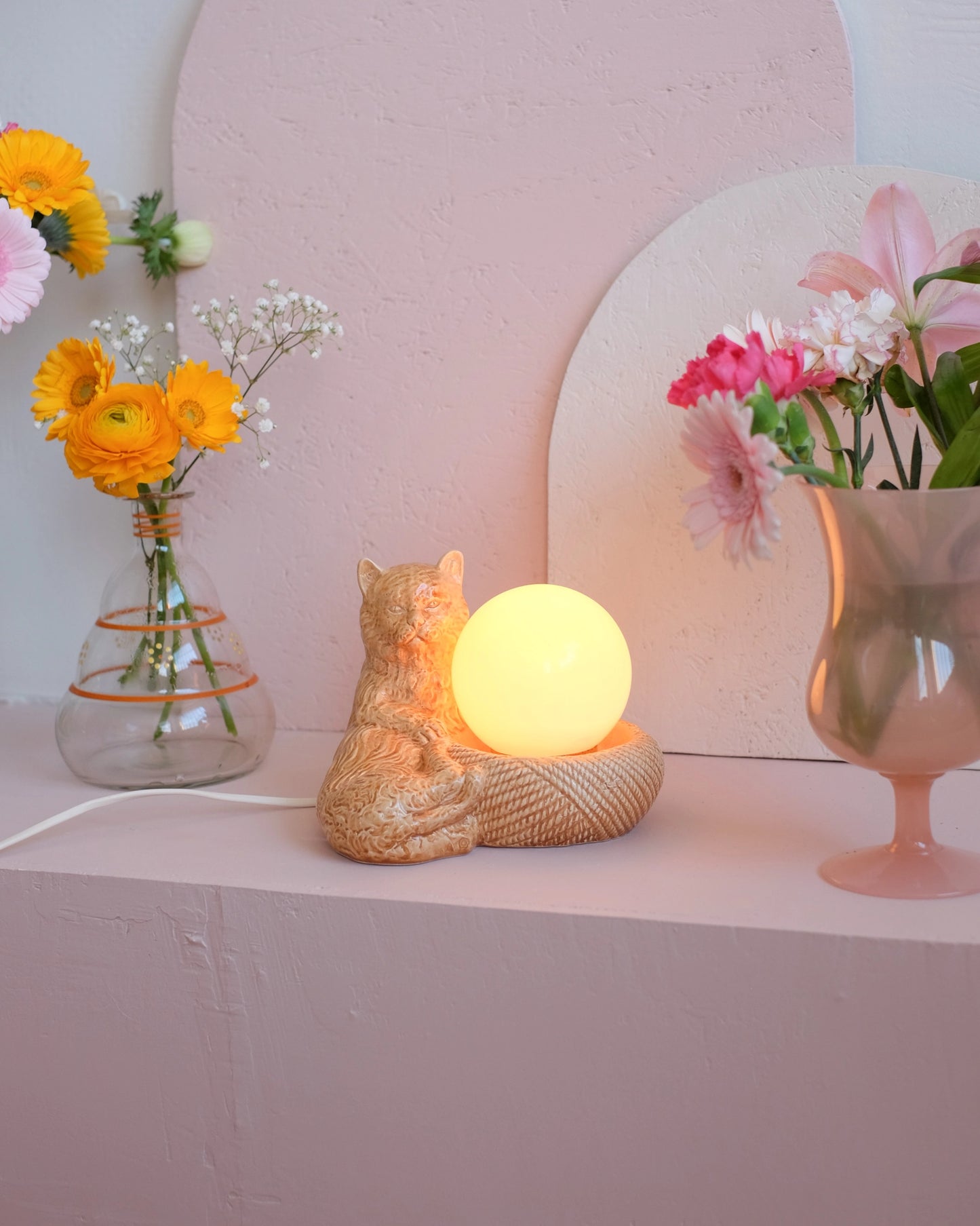 Lampe chat en céramique et opaline