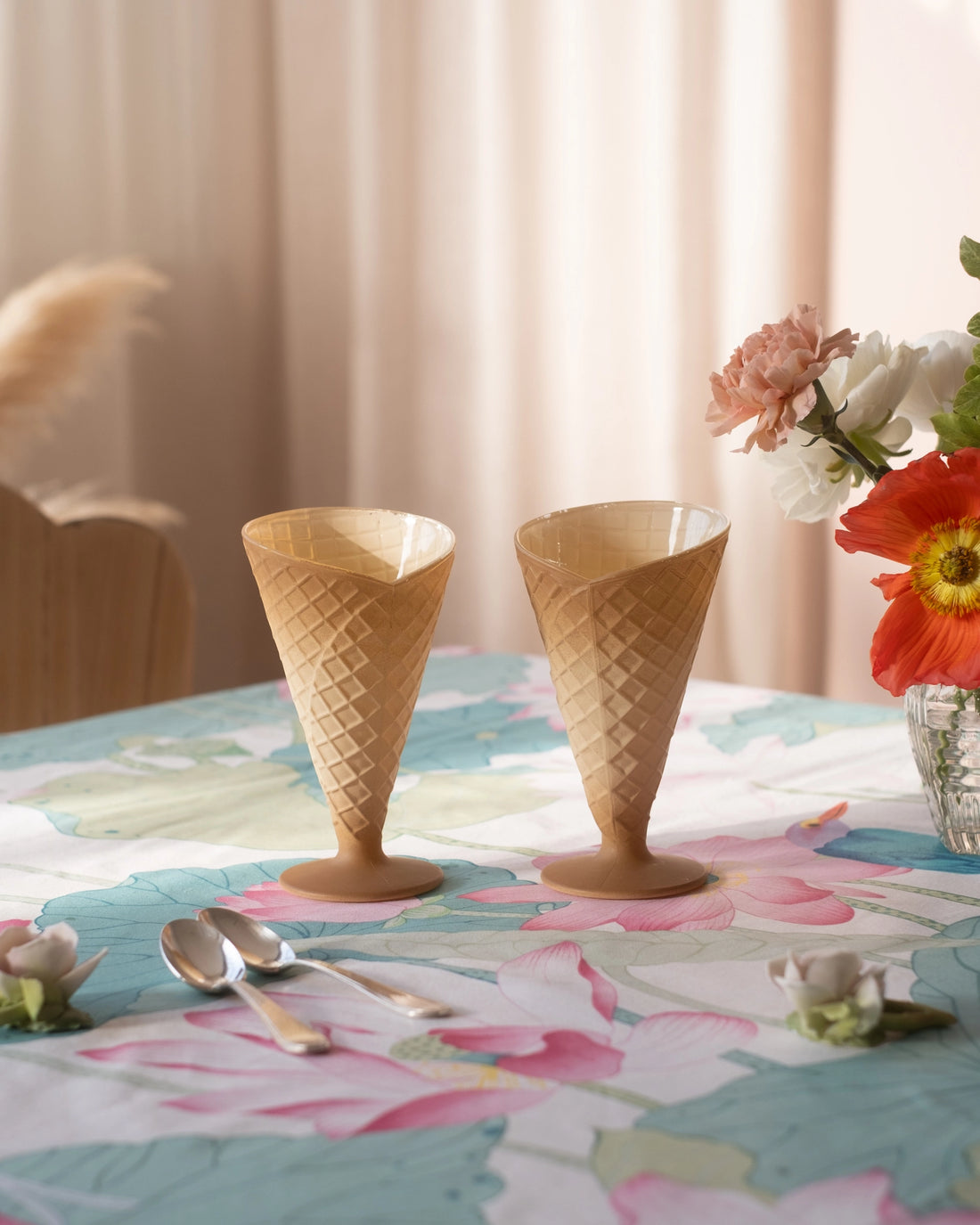 2 anciennes coupes à glace en opaline italienne