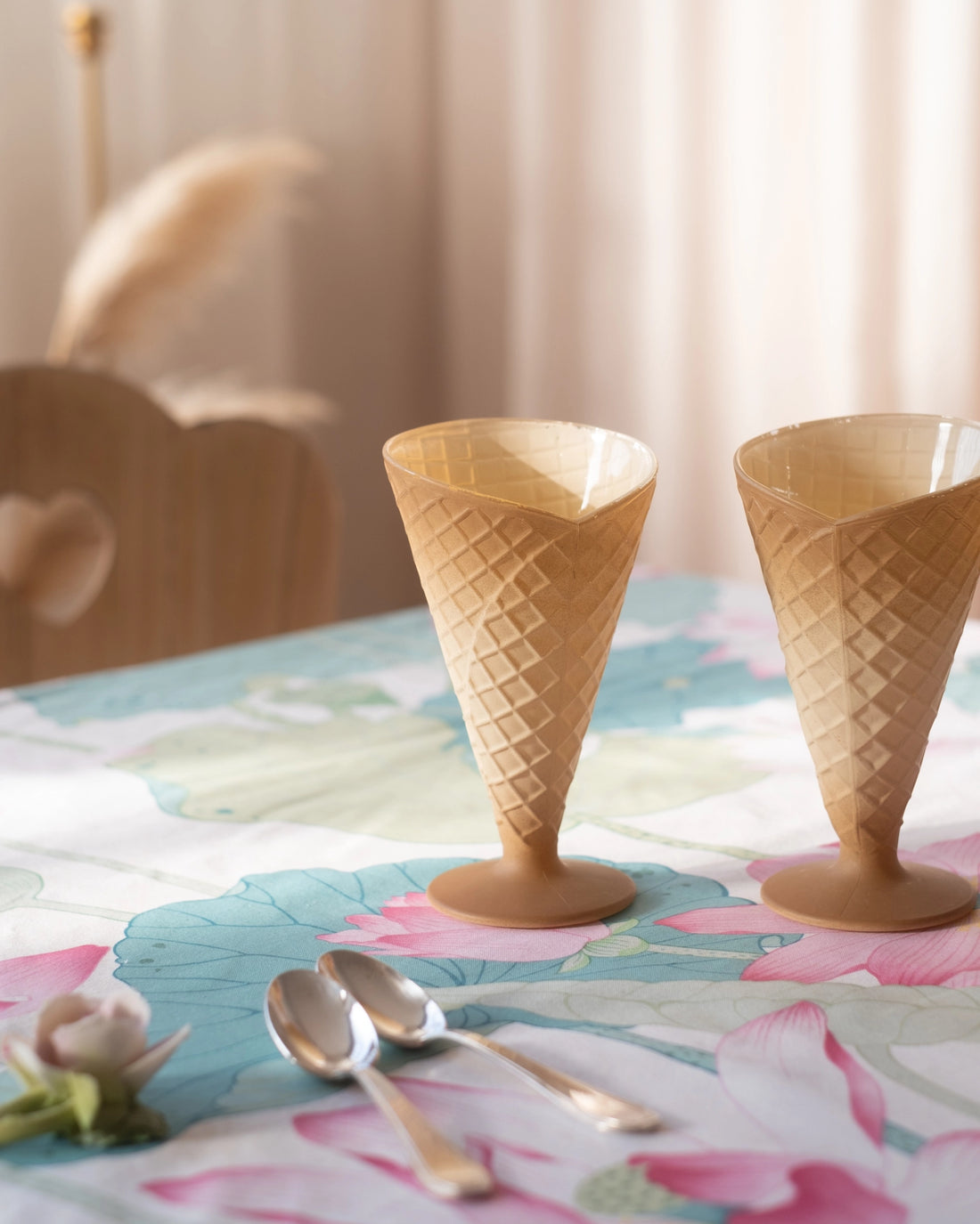 2 anciennes coupes à glace en opaline italienne