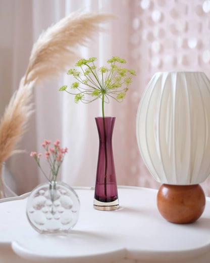 Vase en verre aubergine