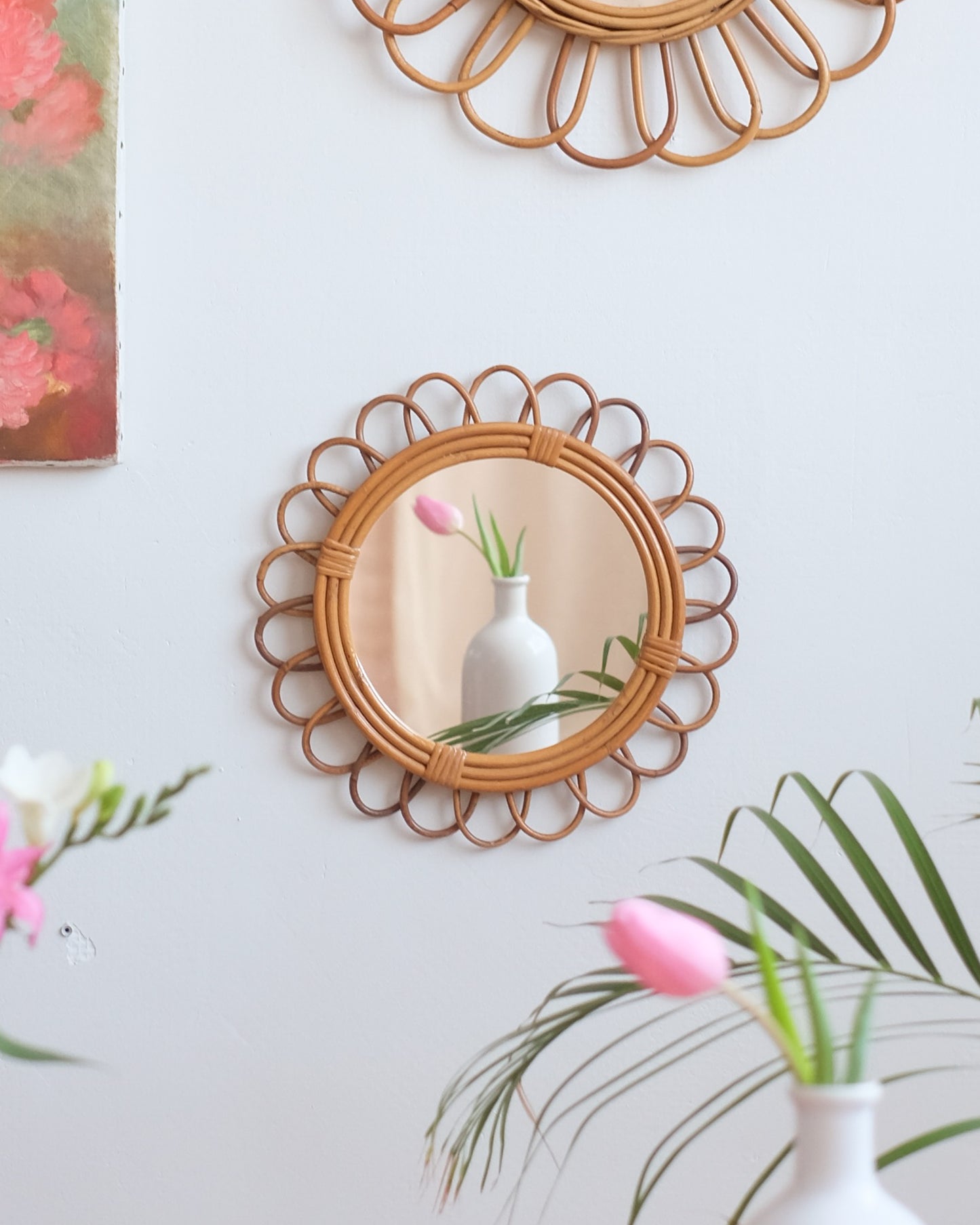 Ancien miroir fleur en rotin