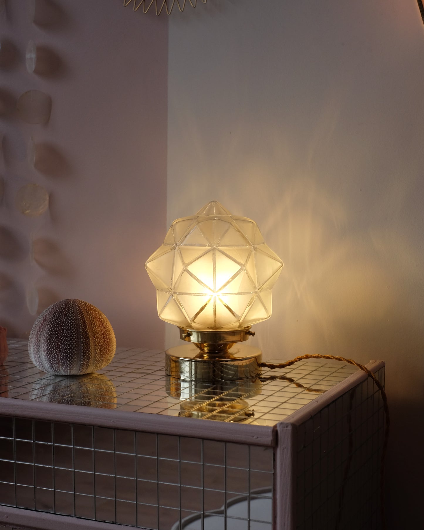 Lampe à poser avec globe étoile en verre dépoli