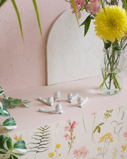 5 anciens porte-couteaux en porcelaine