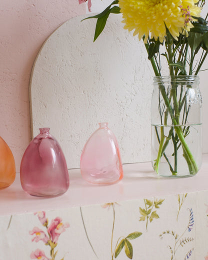 3 petits vases en verre coloré