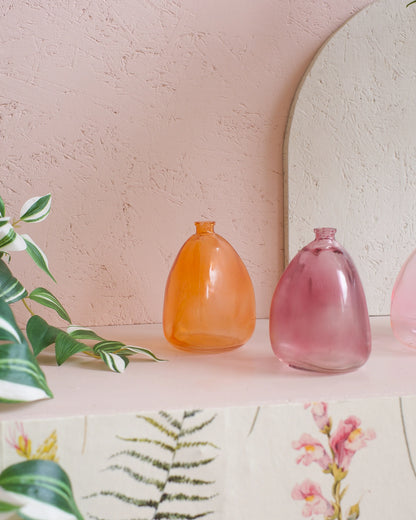 3 petits vases en verre coloré