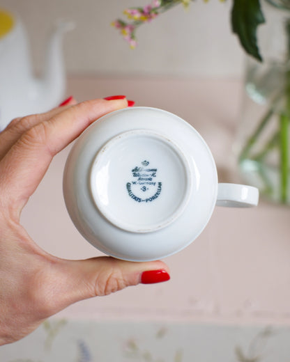 Ancienne cafetière et ses deux tasses en porcelaine vintage
