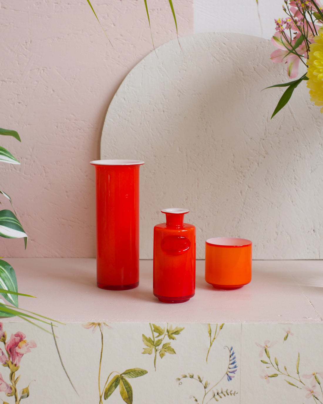 Ensemble de vases en opaline vintage