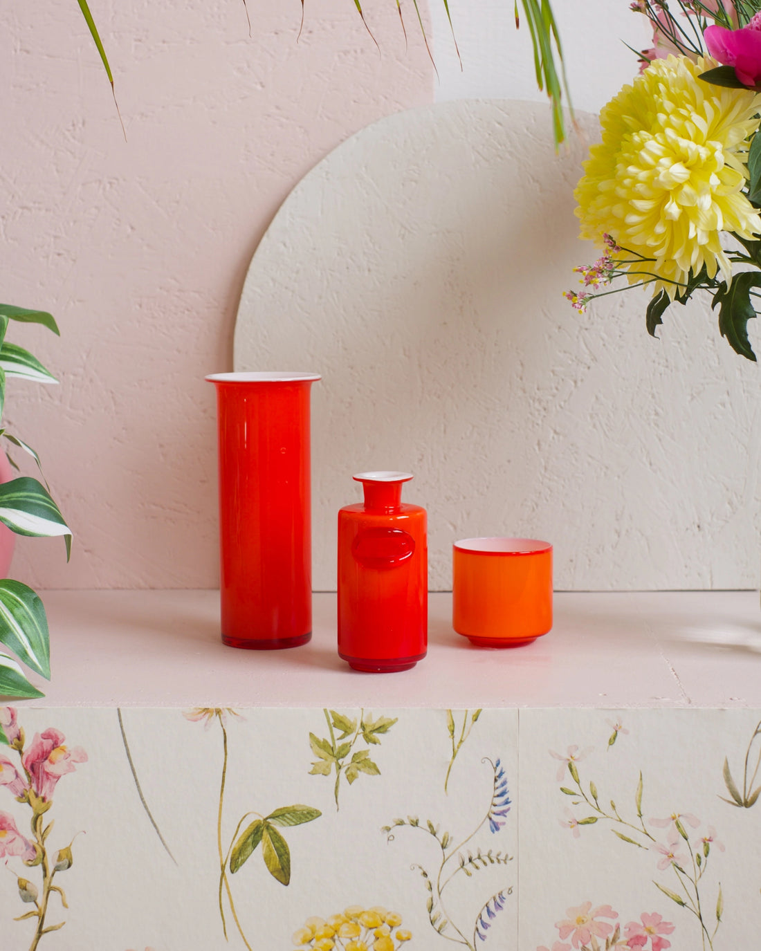 Ensemble de vases en opaline vintage