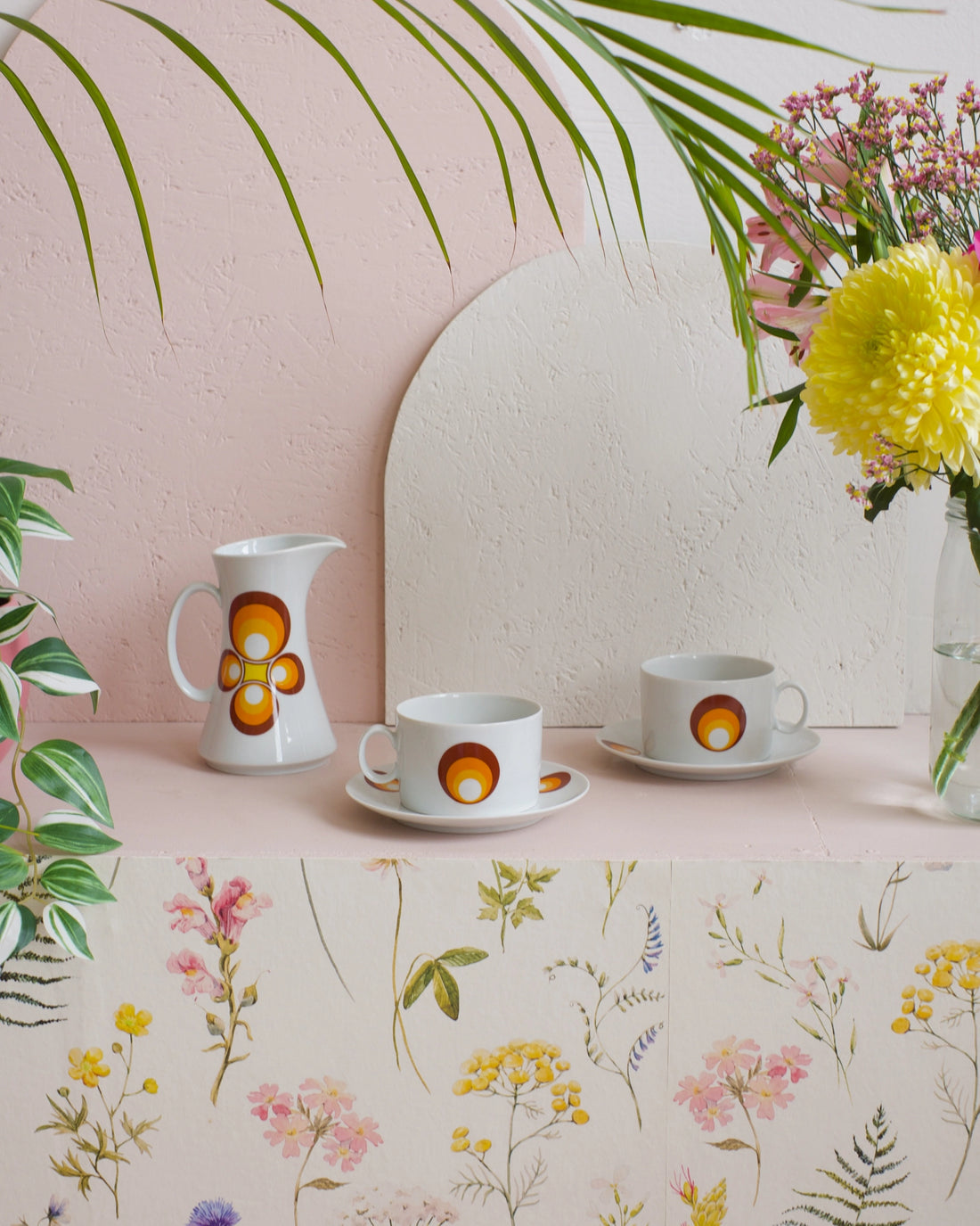 Ensemble de deux petits-déjeuner en porcelaine vintage
