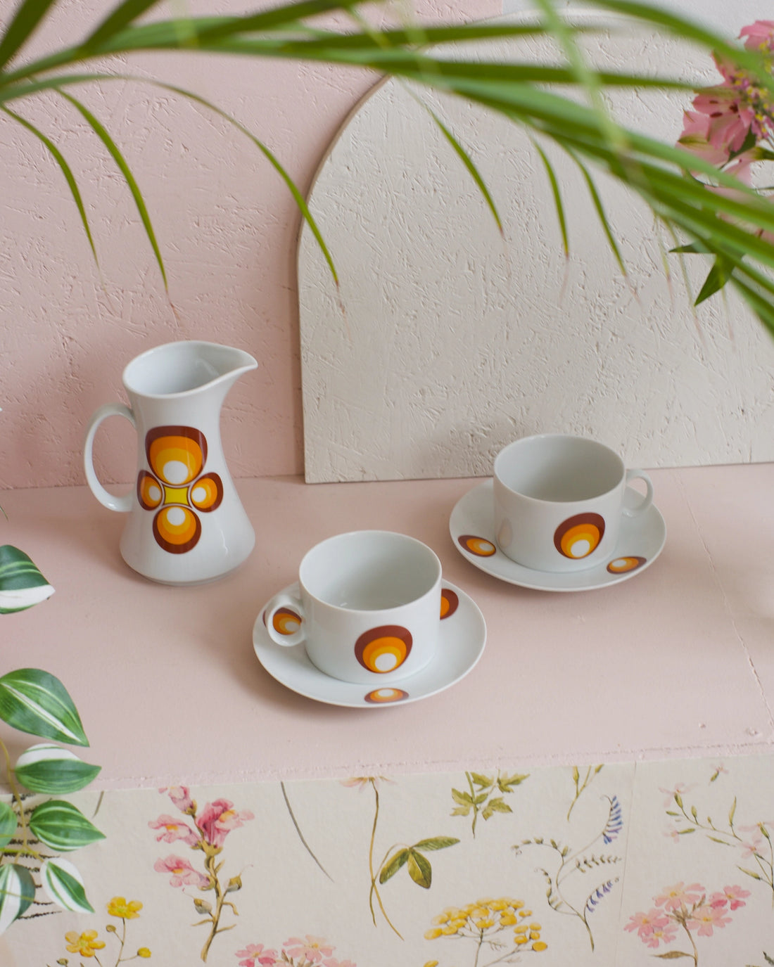 Ensemble de deux petits-déjeuner en porcelaine vintage