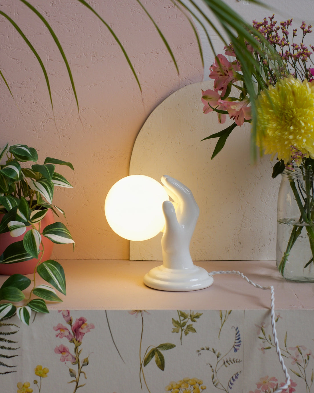 Ancienne lampe Main en céramique et opaline