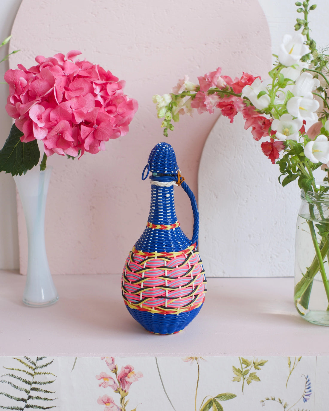 Bouteille vintage en verre et scoubidous