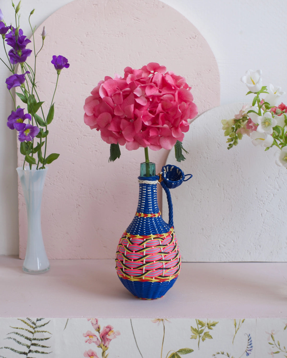 Bouteille vintage en verre et scoubidous