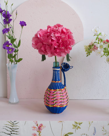 Bouteille vintage en verre et scoubidous