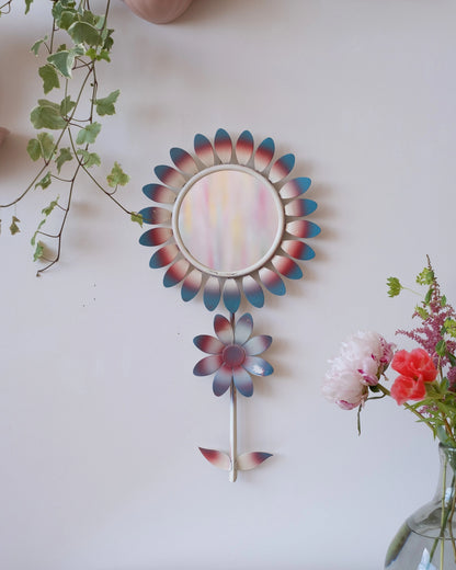 Ancien miroir Fleur en métal bleu et rose