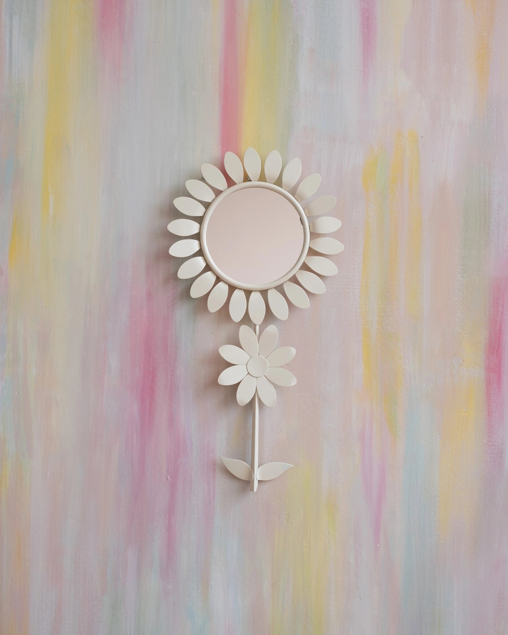 Ancien miroir Fleur en métal blanc crème