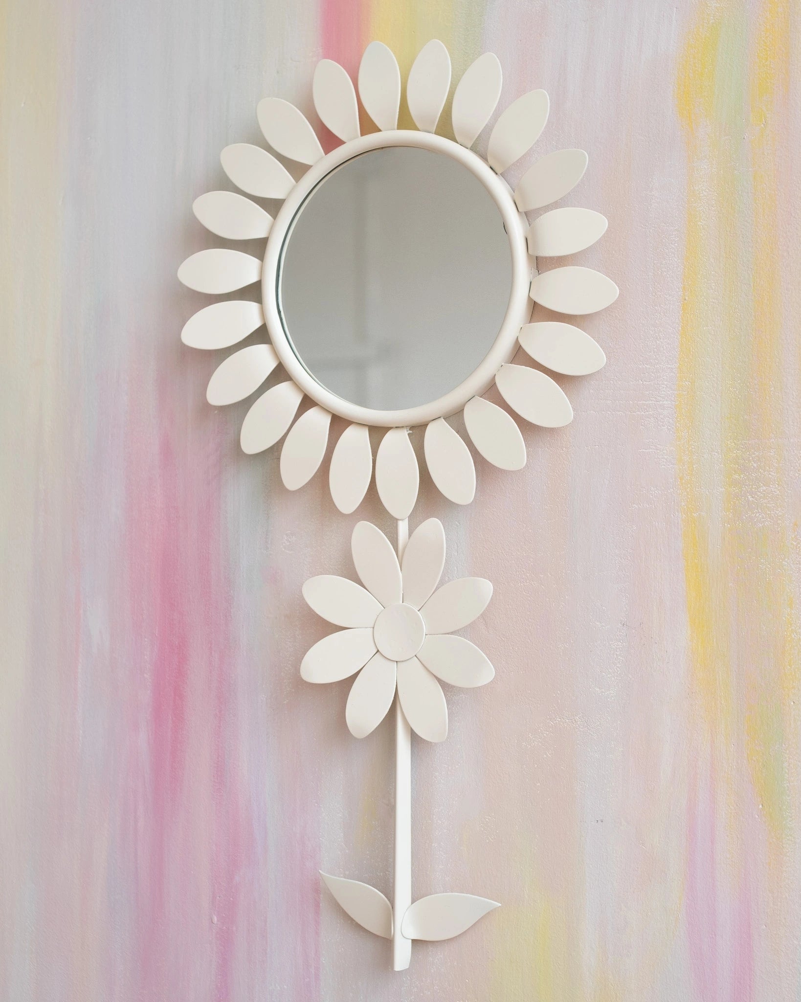 Ancien miroir Fleur en métal blanc crème