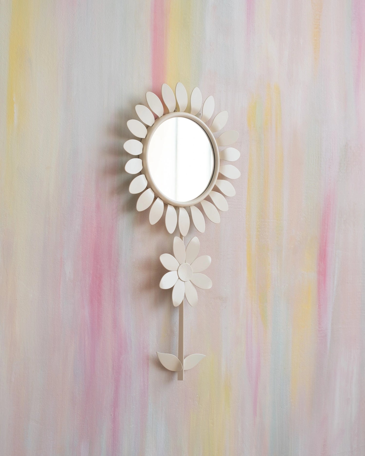 Ancien miroir Fleur en métal blanc crème