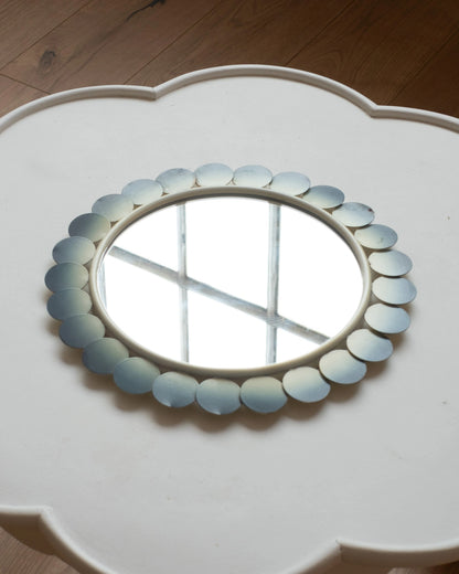 Ancien miroir fleur en métal bleu