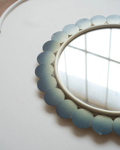 Ancien miroir fleur en métal bleu
