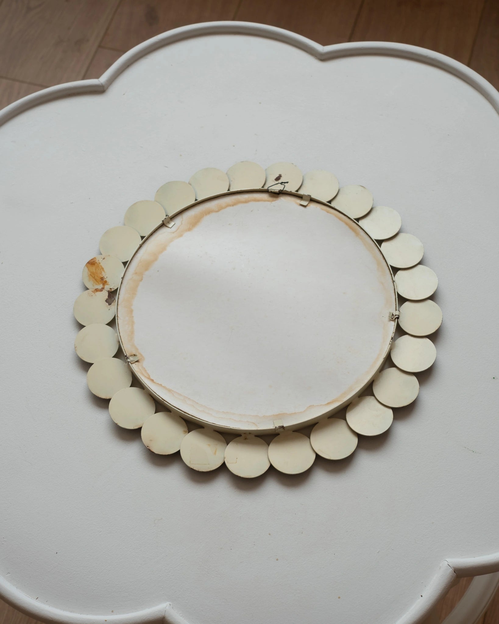 Ancien miroir fleur en métal bleu