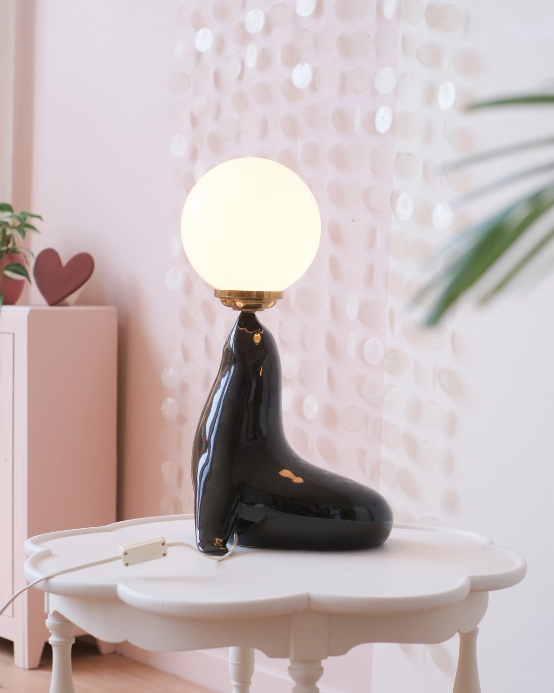 Ancienne lampe otarie en faïence et opaline