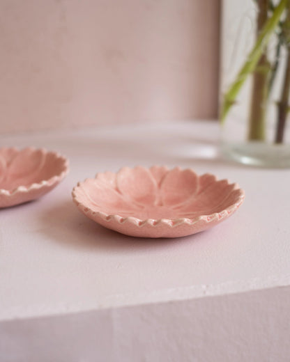 Deux coupelles en faïence rose de Charolles