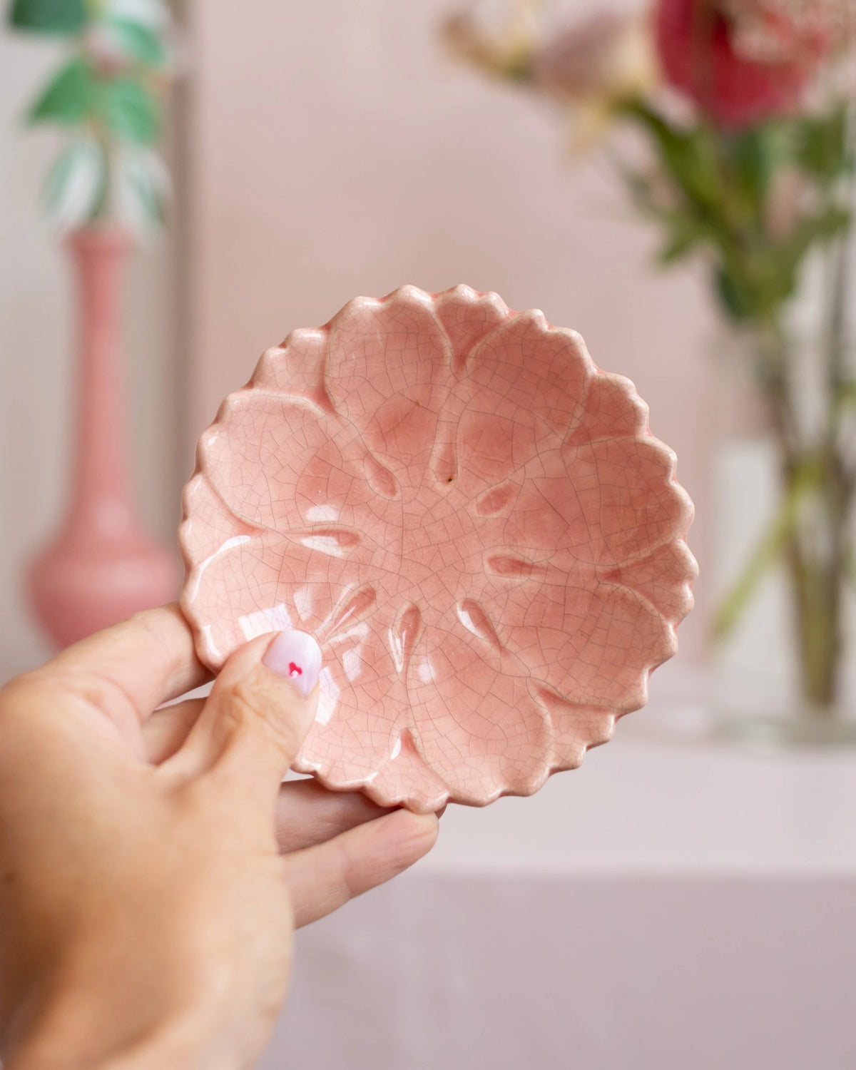 Deux coupelles en faïence rose de Charolles