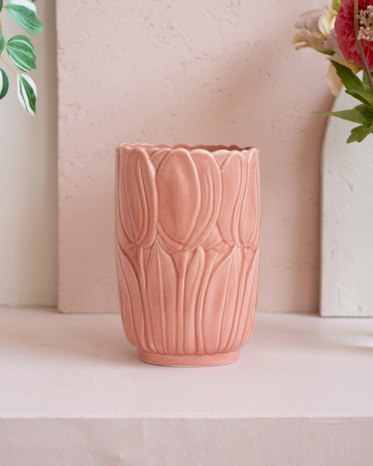 Ancien vase en faïence rose de Charolles