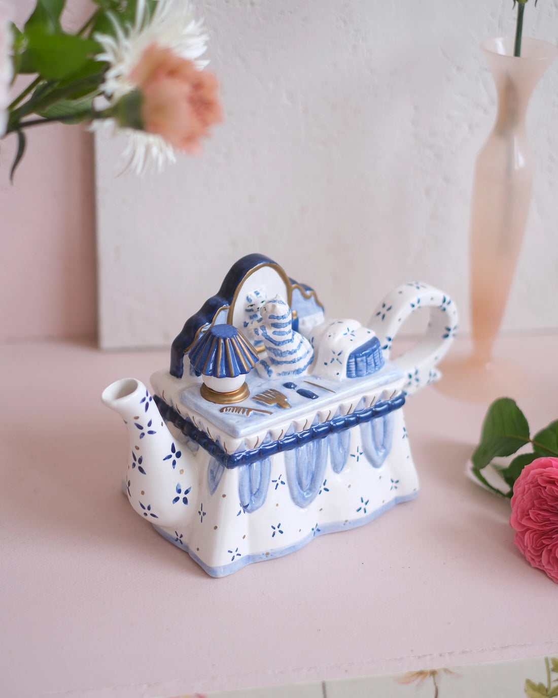 Ancienne théière en porcelaine anglaise - Coiffeuse