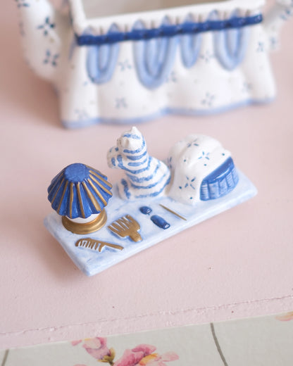 Ancienne théière en porcelaine anglaise - Coiffeuse