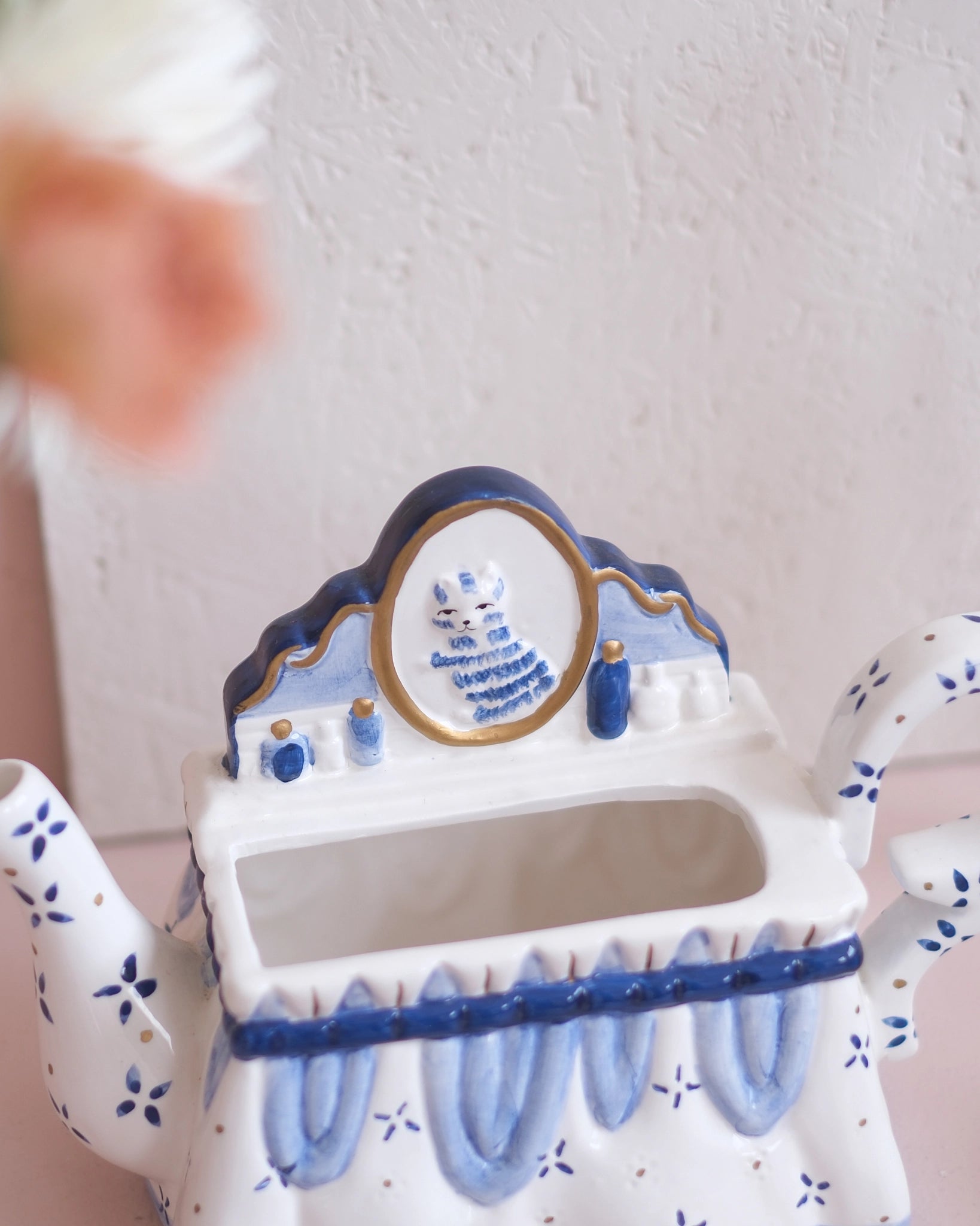 Ancienne théière en porcelaine anglaise - Coiffeuse