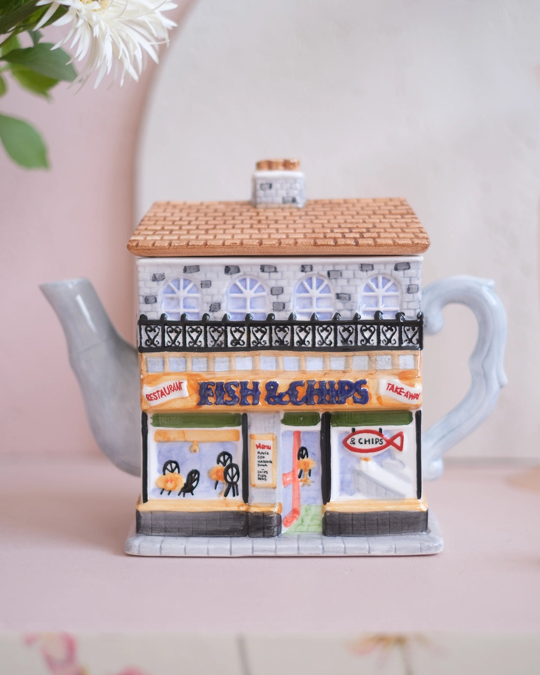 Ancienne théière en porcelaine anglaise - Fish &amp; Chips